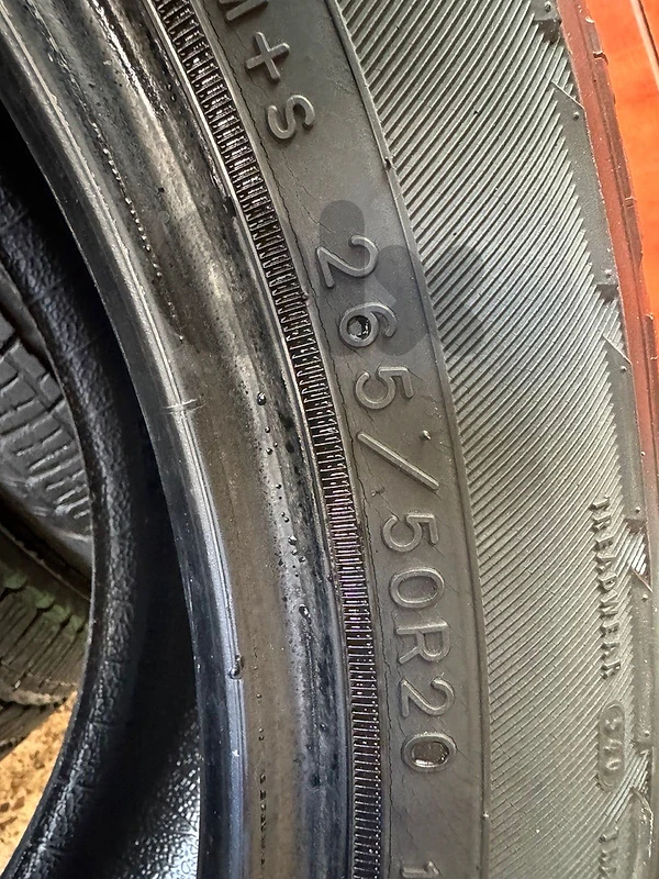 Tires for Grand Cherokee 03 830 690