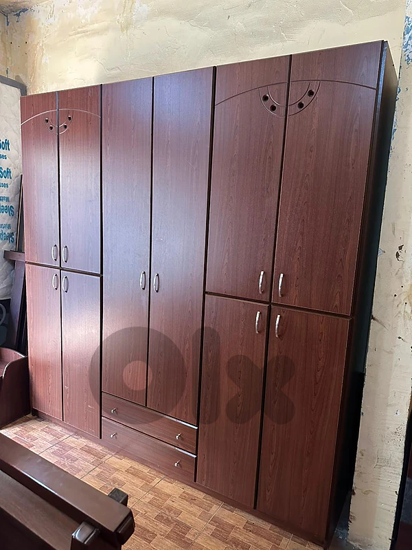 خزانة عشر درف شغل مبلي توب كتير مرتبة