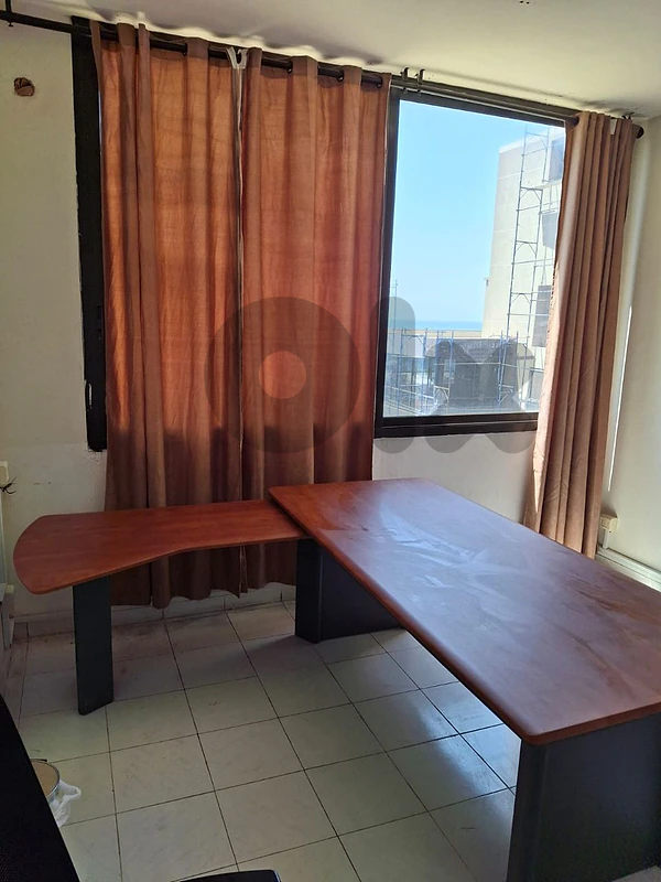 office L shaped       مكتب نضيف