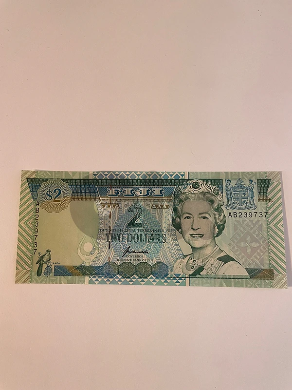 2$ fiji banknote
