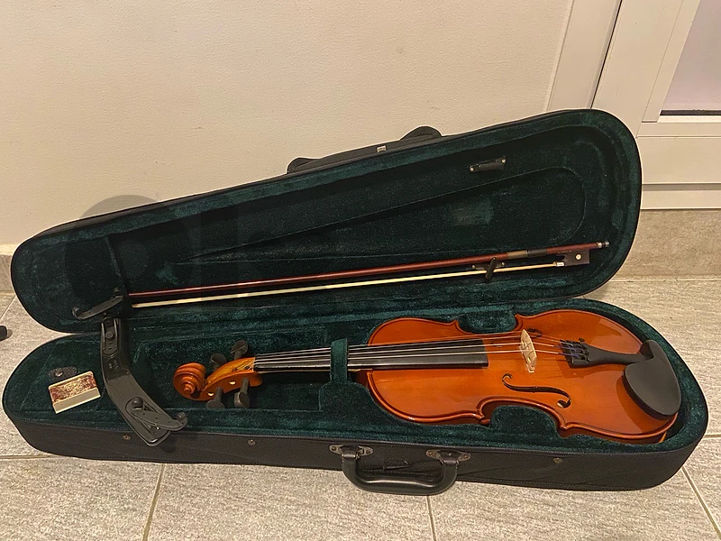 🎻 4/4 Full-Size Violin with Case, Bow & Rosin – Great Condition