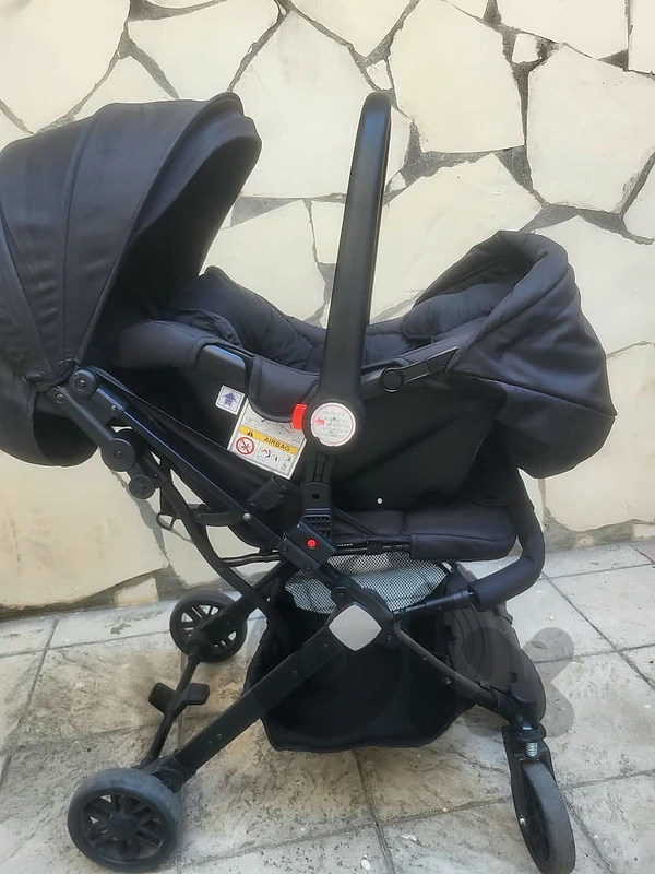 2carseats with 1 poussetes