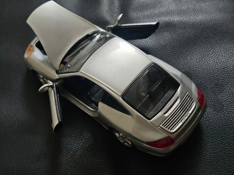 Diecast 1/24 Porsche 911 Carrera