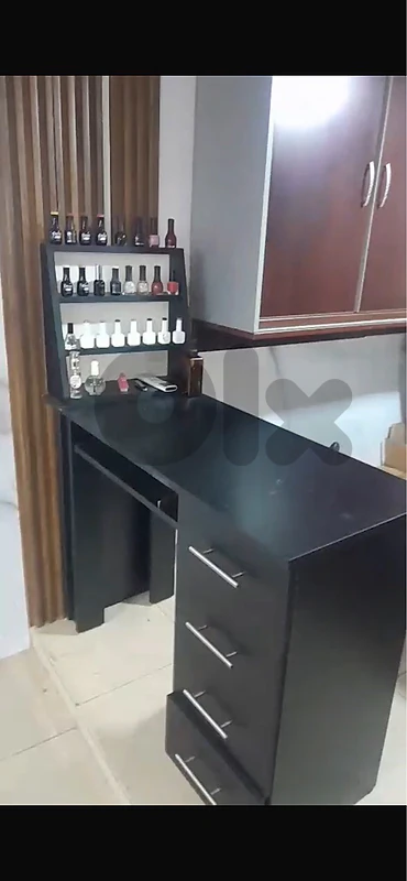 تصفية تجهيز صالون تجميل كامل – معدات + أجهزة + سرير + مكتب + مغسلة 🔥