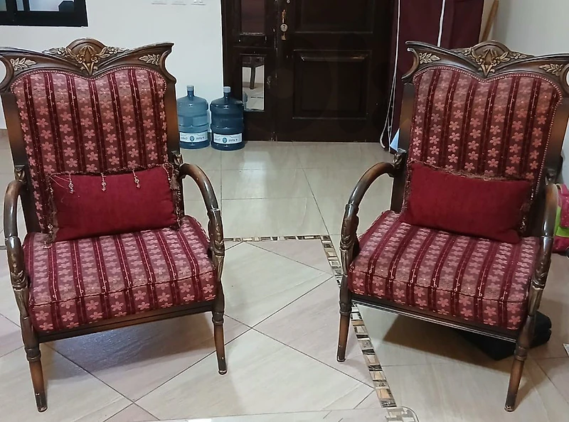صالون كبير كشتعمل قليل بحالة جيدة جدا للبيع بسعر مغري