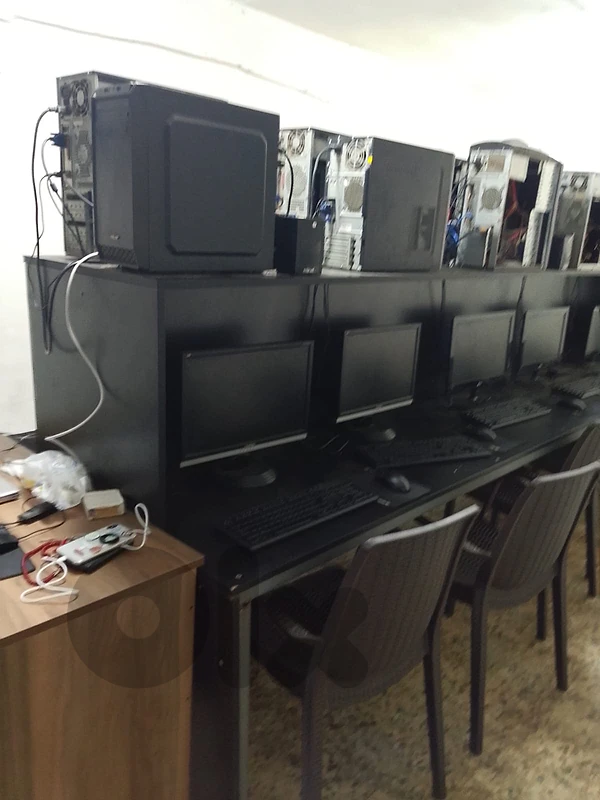 10 computers with monitors excellent condition+6 ups and network and full wood desk