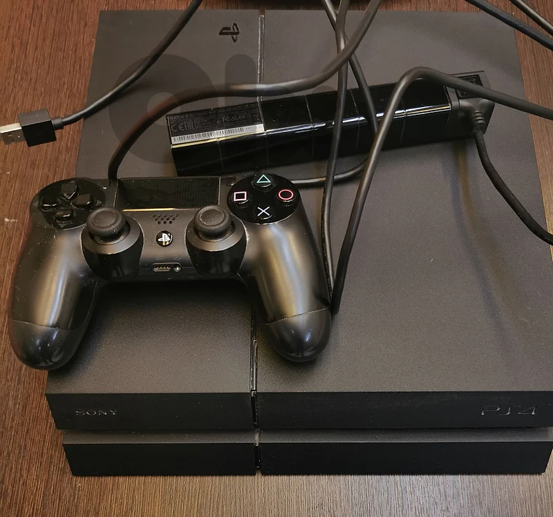 PS4 Bundle + Camera + 14 Games (EXCELLENT- Includes Rare Titles!)