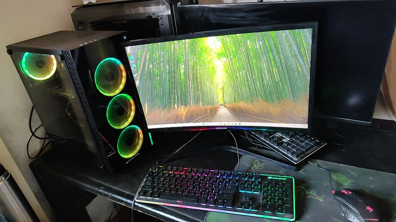 gaming pc with gear