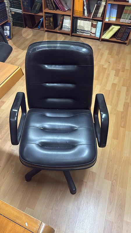 Vintage-Style Black Vinyl Executive Office Swivel Chair