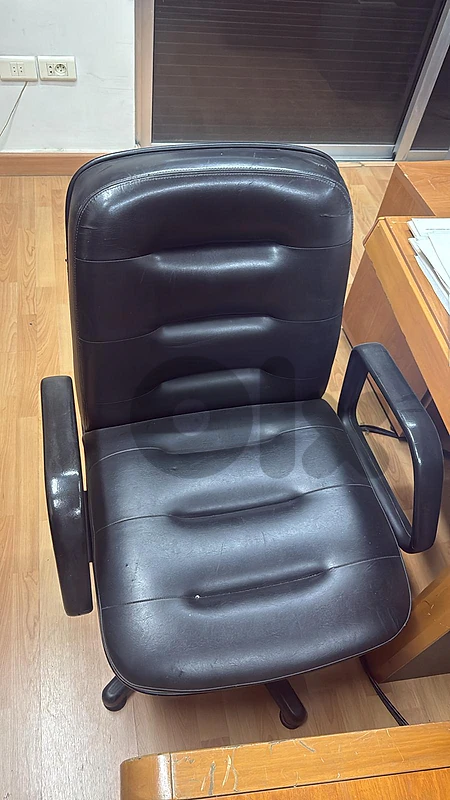 Classic Black Leatherette Mid-Back Swivel Office Chair