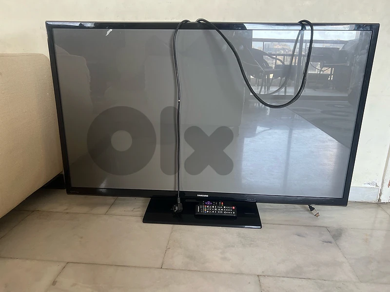 Used 50 inch samsung tv barely any scratches