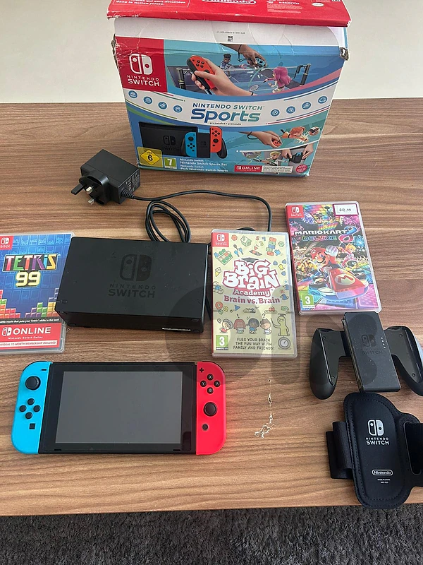 Nintendo Switch  – Excellent Condition – 200 USD + 3 GAMES