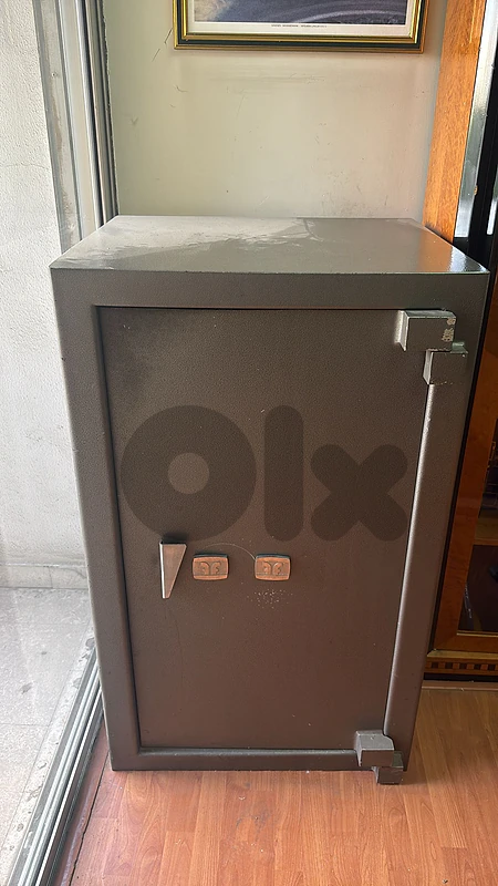 Heavy-Duty Security Safe / Office Vault