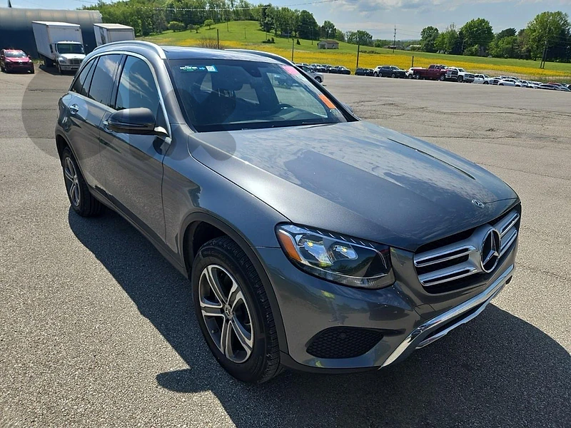GLC 300 2019 ! 4matic ! Clean Carfax ! 7 Days Byousal  !