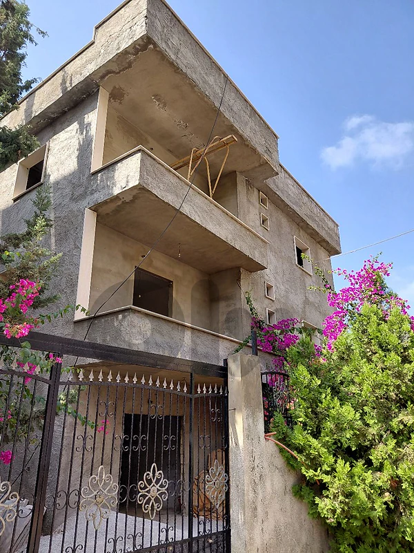 مبنى قيد الانشاء (او villa)موقع مميز في دوحة الحص كاشف البحر والمدينة
