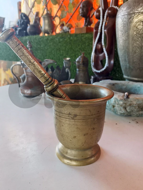 هاون نحاس شغل ايد وزن ٢كيلو ونص تقريبا