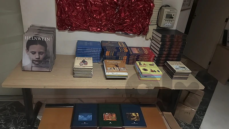 Large Collection of Art, Educational & Reference Books (Bulk Lot)