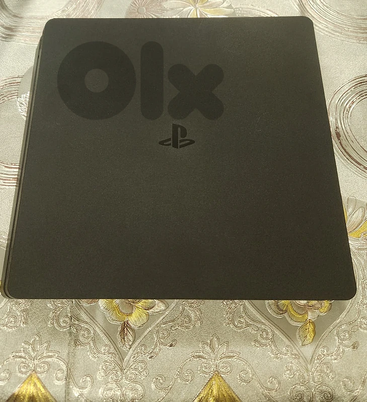 PS4 Slim - 1TB + 2 controlers