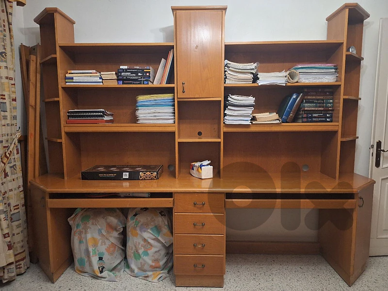 Storage Unit with Bookshelves