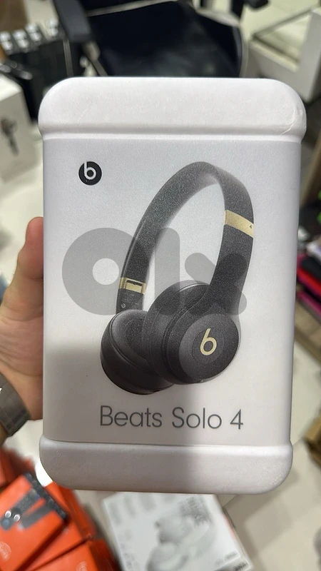 Beats Solo 4 black/gold