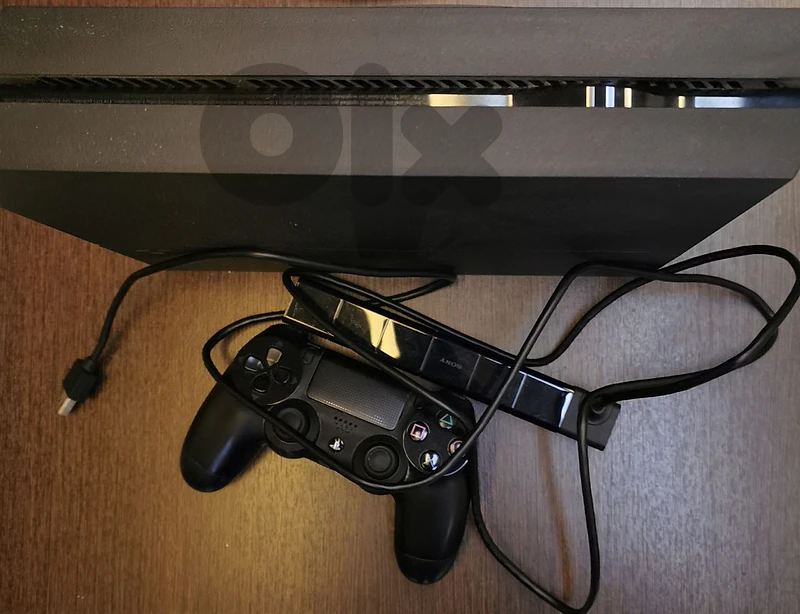 PS4 Bundle + Camera + 14 Games (EXCELLENT- Includes Rare Titles!)