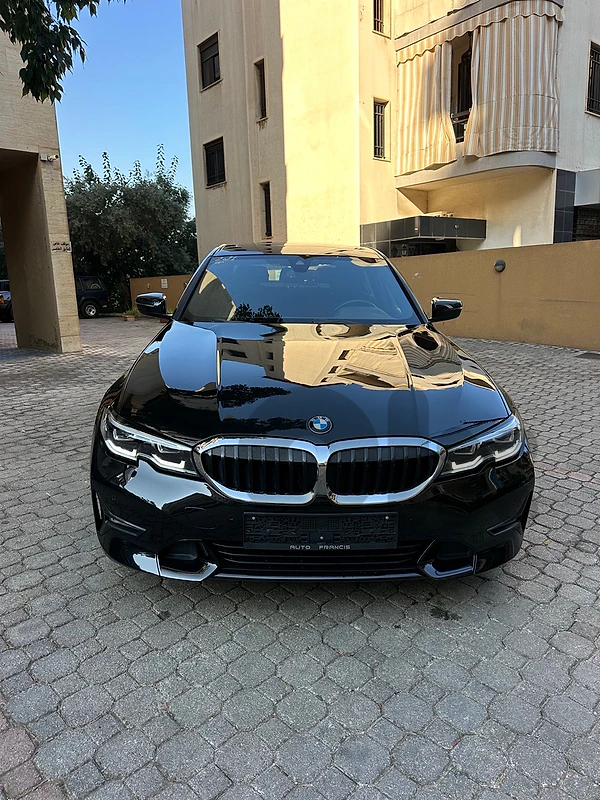 BMW 330i x-drive Sport Package 2021 black on black (clean carfax) BMW 330i x-drive Sport Package 2021 black on black (clean carfax)
