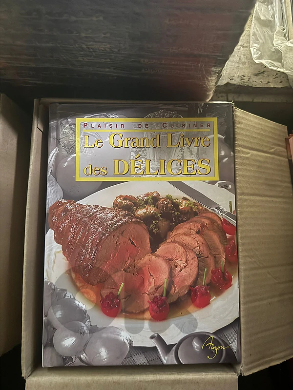 "Le Grand Livre des Délices: Plaisir de Cuisiner" French Culinary Hard