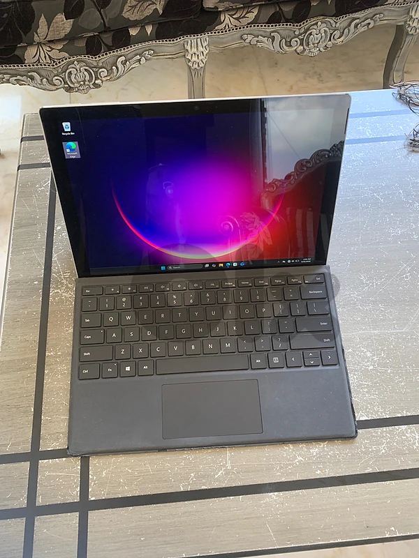 Microsoft Surface Pro 6 – Intel Core i7 (8th Gen) / [8GB ] / [256GB]