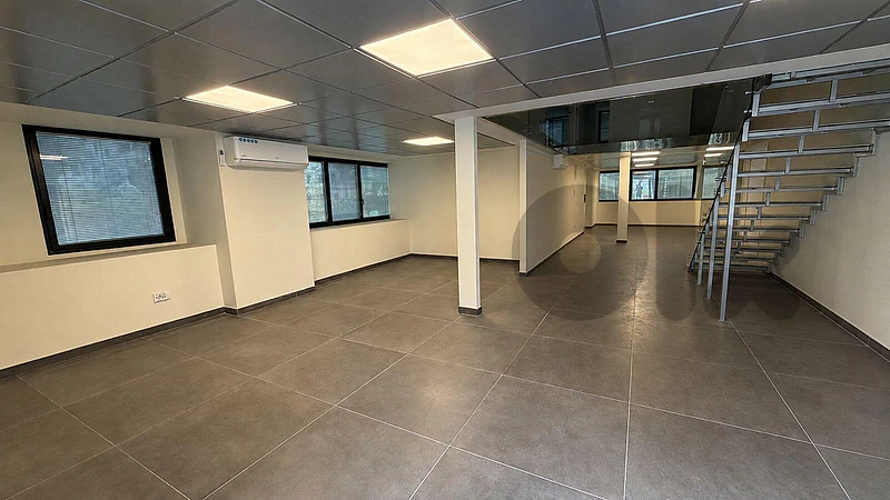 Refurbished office duplex+terrace in Achrafieh for rent/مكتب في أشرفية