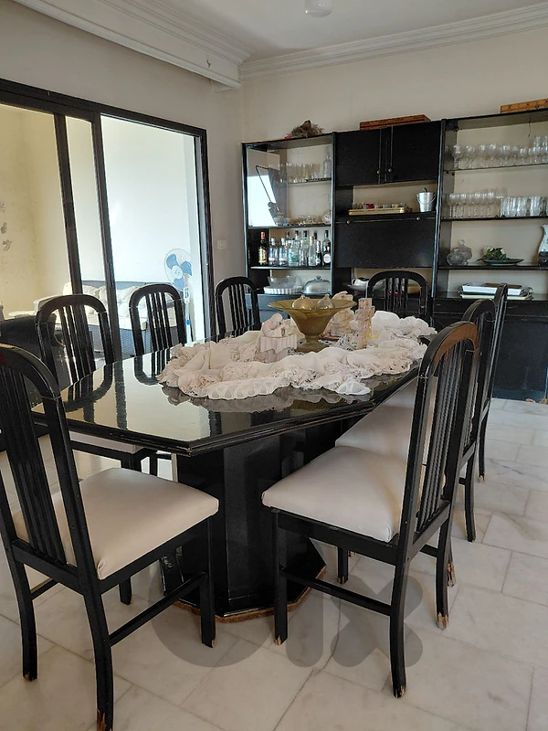 Dining table with 8 charis + dressoir
