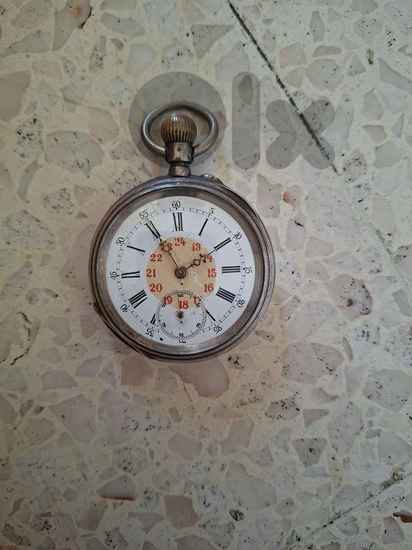 ساعة جيب - pocket watch