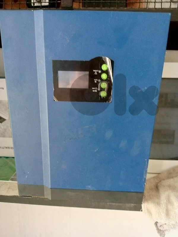 للبيع: عاكس كهربائي وشاحن شمسي (Inverter Charger) بقدرة 5 كيلو واط
