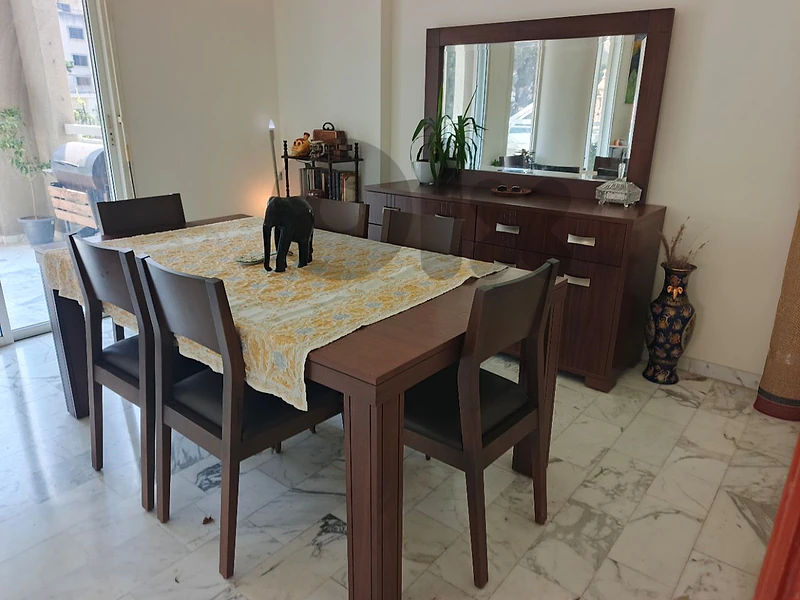 Elegant 6-Seater Dining Room – Excellent Condition