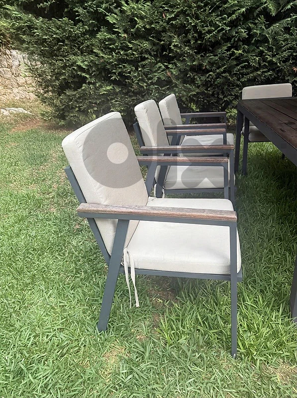 Aluminium and wood outdoor set
