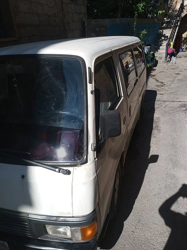 Nissan 1990