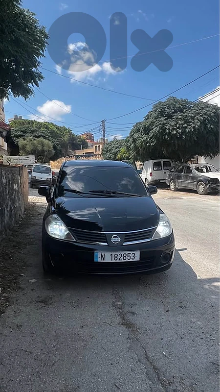 Nissan versa 	2011