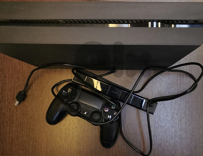 PS4 Bundle + Camera + 14 Games (EXCELLENT- Includes Rare Titles!)