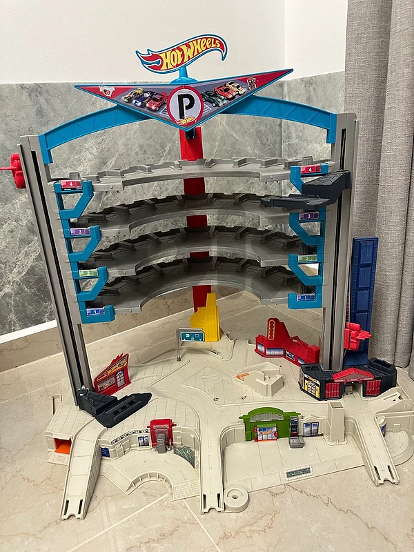 hot wheels original parking 40$ hot wheels original parking 40$
