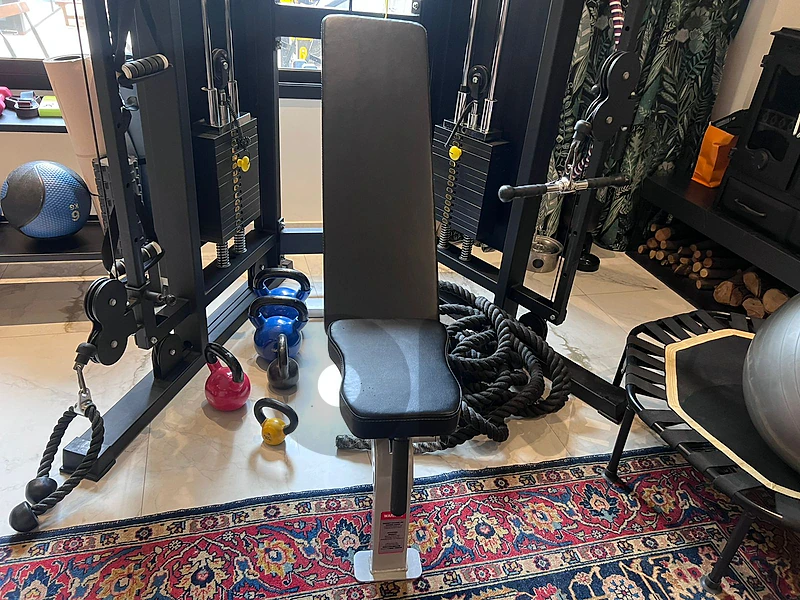 Heavy-Duty Adjustable Weight Bench (Incline / Flat)