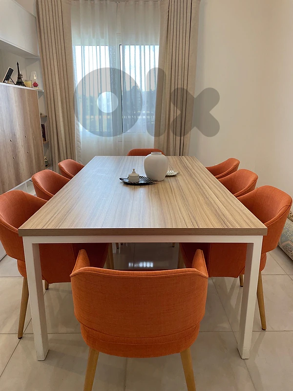 Modern Dining Table & 8 Chairs – Elegant & Contemporary