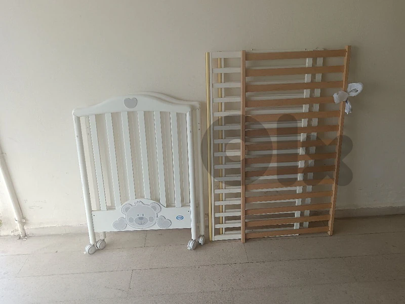 baby crib