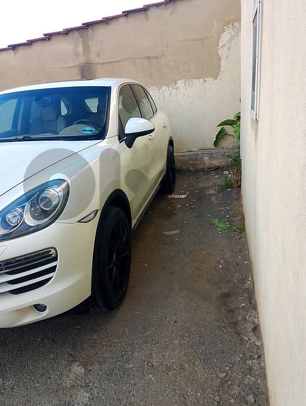 Porsche cayenneS	2011