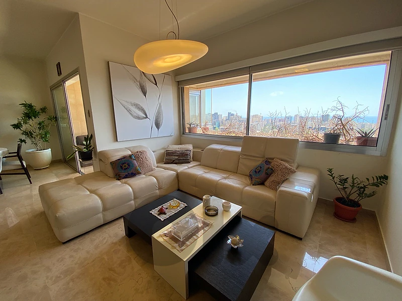 Stylish Comfort, Close to Everything NO COMMISSION – Direct from Owner