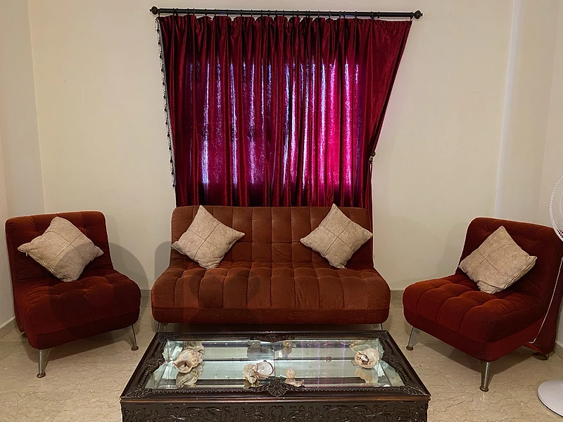 For sale  غرفة صالون شبه جديدة 100$ دوحة عرمون  للتواصل 76420589