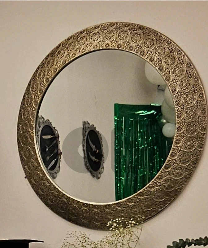 مرآة حائط
