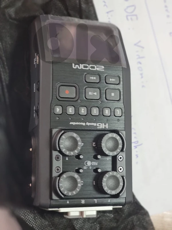 Zoom: H6 Handi Recorder, six-track portable recorder