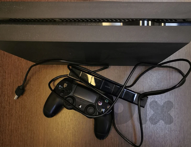PS4 Bundle + Camera + 14 Games (EXCELLENT- Includes Rare Titles!)