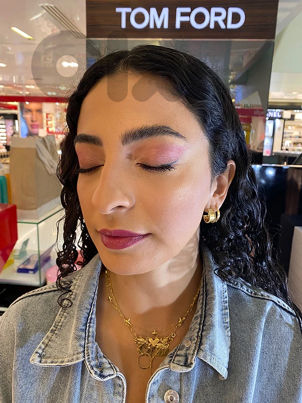 make up artist