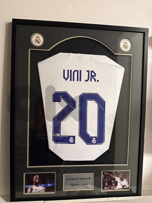 VINI JR 21/22 SEASON FULLY AUTHENTICATED SIGNED FRAMED KIT VINI JR 21/22 SEASON FULLY AUTHENTICATED SIGNED FRAMED KIT