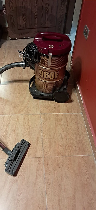 vaccum cleaner  مكنة سجاد وسجاد
